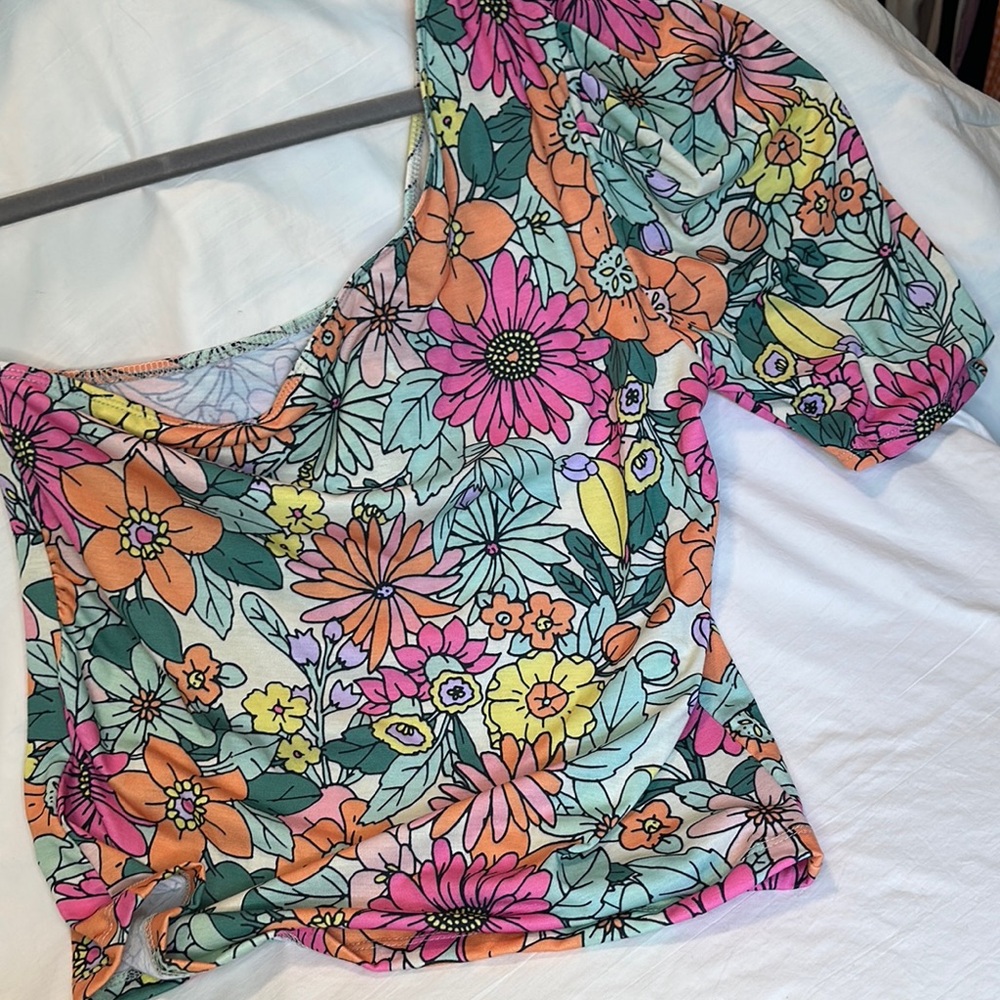 Floral One-Shoulder Top